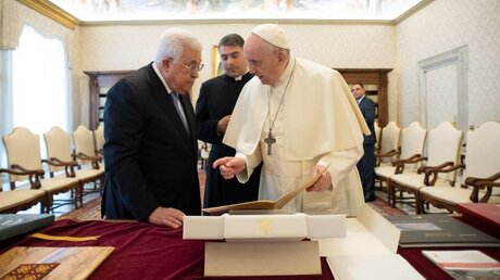 Mahmud Abbas und Papst Franziskus / © Vatican Media/Romano Siciliani (KNA)