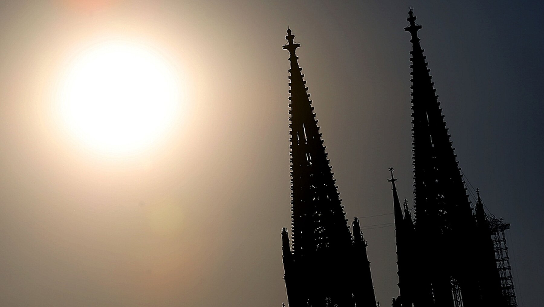 domradio.de überträgt täglich live aus dem Kölner Dom (dpa)