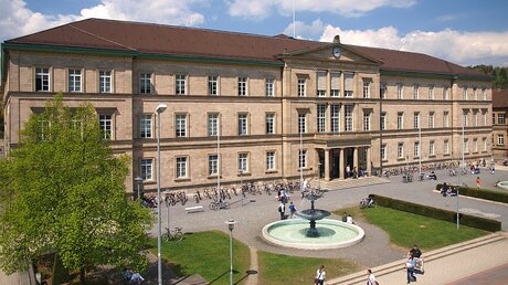 Die Neue Aula, eines der Hauptgebäude der Eberhard Karls Universität Tübingen (Universität Tübingen)