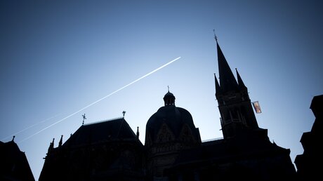 Das Bistum Aachen machte die Namen von 53 Tätern sexualisierter Gewalt öffentlich bekannt / © Marius Becker (dpa)