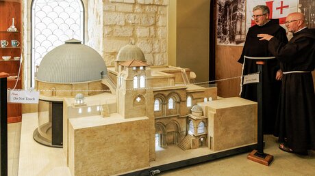  Modell der Grabeskirche am 23. Mai 2023 im Christian Information Center in Jerusalem / © Andrea Krogmann (KNA)