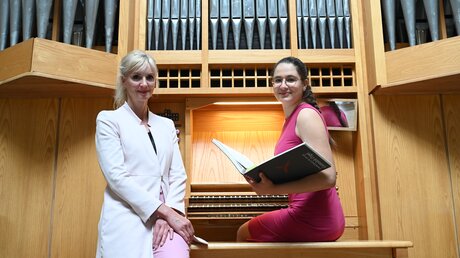 Ihren ersten Orgelunterricht hat die Schülerin in der Kölner Dommusik von Iris Rieg erhalten / © Beatrice Tomasetti (DR)