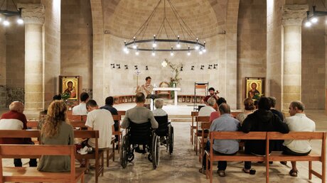 Musikprobe in der Kirche des Benediktinerklosters Tabgha 
 / © Andrea Krogmann (KNA)