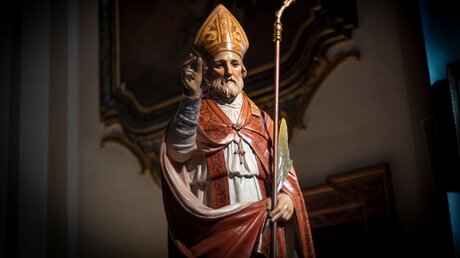 Statue des Valentin von Terni in der Basilika San Valentino in Terni, Italien / © Stefania Valvola (shutterstock)