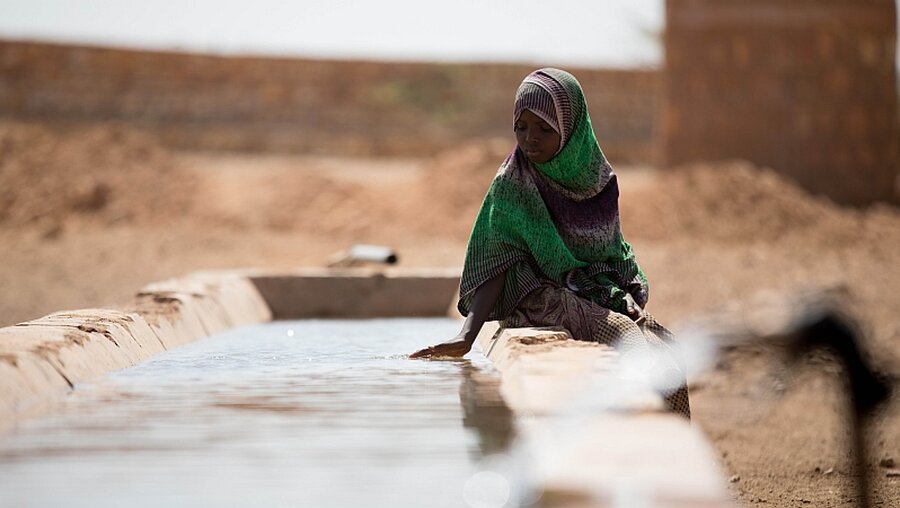 Entwicklungshilfe vor allem in Afrika gefragt / © Kay Nietfeld (dpa)