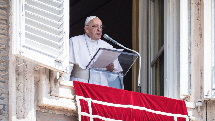 Papst Franziskus beim Mittagsgebet / © Vatican Media/Romano Siciliani (KNA)