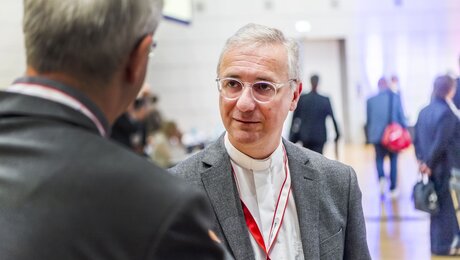 Erzbischof Stefan Heße im Gespräch / © Max von Lachner (SW)