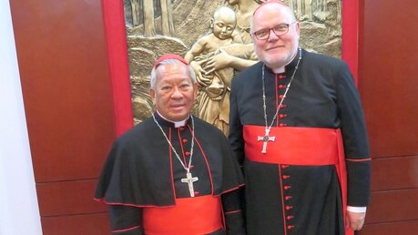 Kardinal Reinhard Marx und Kardinal Pierre Van Nhon von Hanoi im Erzbischöflichen Haus von Hanoi  / © Kopp (DBK)