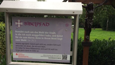 Schild des Bibelpfades am Drostenhof / © Veronika Seidel Cardoso (DR)