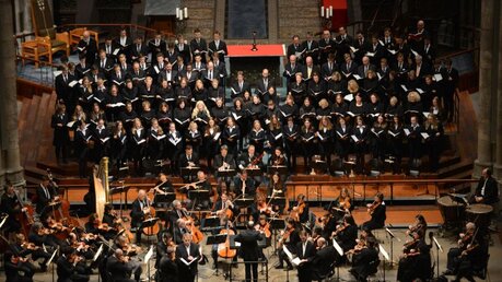 Das Große Domkonzert von 2019 mit dem Kölner Generalmusikdirektor Francois-Xavier Roth / © Beatrice Tomasetti (DR)