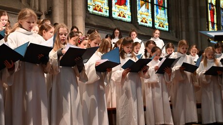 Die Sängerinnen des Mädchenchores am Kölner Dom / © Beatrice Tomasetti (DR)