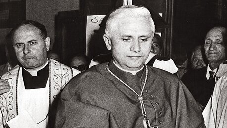 Joseph Ratzinger im Jahr 1977 / © N.N. (KNA)