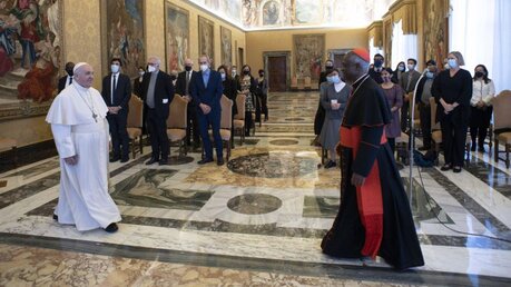 Papst Franziskus empfängt am 19. November Mitglieder der Schwedischen Akademie / © Vatican Media Press Office Hando/ANSA via ZUMA Press (dpa)