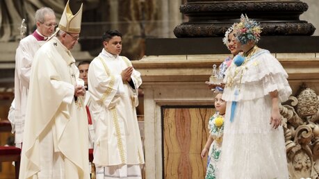Papst Franziskus feiert die Jungfrau von Guadalupe / © Andrew Medichini (dpa)