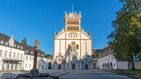 Die Basilika der Benediktinerabtei St. Matthias in Trier (shutterstock)