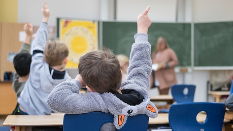 Schüler im Religionsunterricht / © Peter Steffen (KNA)