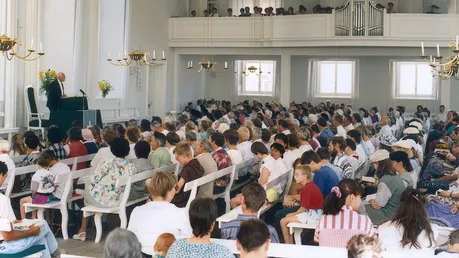 Gottesdienst im Kirchsaal der Herrnhuter Brüdergemeinde / © Norman Schmorrde (epd)