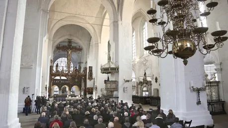 Die Landessynode der Evangelisch-Lutherischen Kirche in Norddeutschland 2013 wurde mit einem Gottesdienst im Lübecker Dom eröffnet / © Stephan Wallocha (epd)
