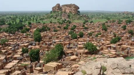 Dogon Village Songo, Bandiagara im westafrikanischen Mali. / © Svejgaard (shutterstock)