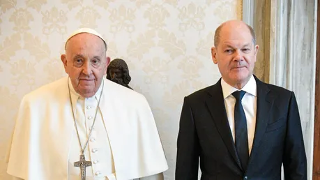 Papst Franziskus und Bundeskanzler Olaf Scholz am 2. März 2024 im Vatikan / © VaticanMedia/Romano Siciliani (KNA)