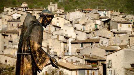 Statue des Heiligen Franz von Assisi / © Paoloesse (shutterstock)