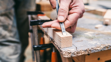 Symbolbild Ausbildung im Handwerk / © VanoVasaio (shutterstock)