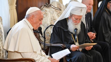 Der bulgarisch-orthodoxe Patriarch Neofit (r.) empfängt Papst Franziskus 2019 in Sofia / © Vatican Media/Romano Siciliani (KNA)
