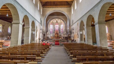 Münster St. Maria und Markus: Blick in den romanischen Innenraum  / © Takashi Images (shutterstock)