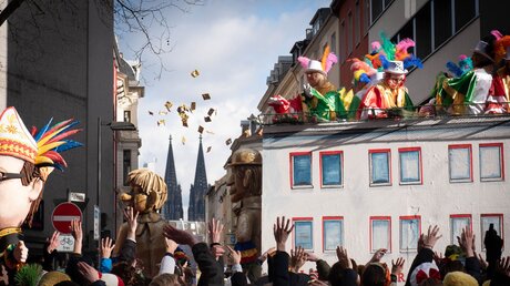 Straßenkarneval in Köln am Rosenmontag 2018 / © ModernNomads (shutterstock)