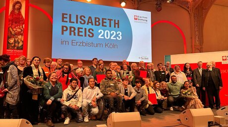 Die Preisträgerinnen und Preisträger des Elisabethpreises 2023 im Erzbistum Köln  / © Alex Foxius (DR)