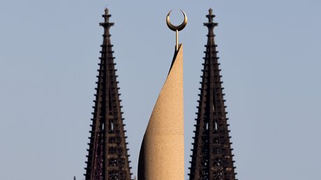 Ehrenfelder Ditib-Moschee und Kölner Dom / © Rolf Vennenbernd (dpa)