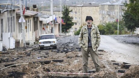 Konflikt um Bergkarabach spitzt sich zu / © David Ghahramanyan/NKR InfoCenter PAN Photo/AP (dpa)