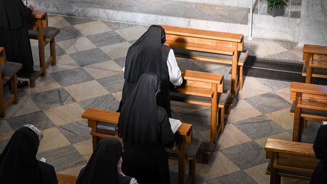 Ordensfrauen im Gebet / © Julia Steinbrecht (KNA)