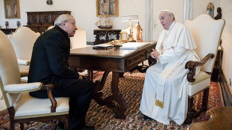 Marko Ivan Rupnik zu Besuch bei Papst Franziskus / © Vatican Media/Romano Siciliani (KNA)