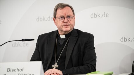 Bischof Georg Bätzing / © Dominik Wolf (KNA)