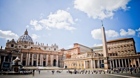Blick auf den Petersplatz in Rom. / © Sergiu Leustean (shutterstock)