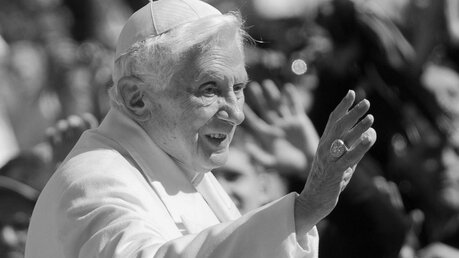 Emeritierter Papst Benedikt XVI.  / © Michael Kappeler (dpa)