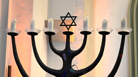 Gedenkfeier in der Kölner Synagoge zum Novemberpogrom 1938 vor 85 Jahren. / © Beatrice Tomasetti (DR)