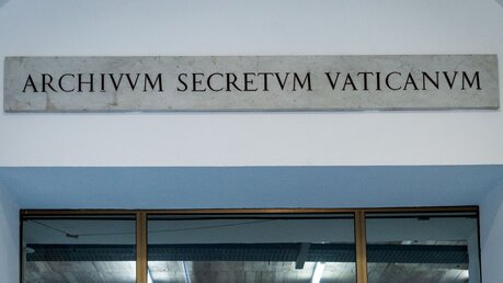 Eingang zu den Vatikanarchiven: Archivium Secretum Vaticanum – Vatikanisches Geheimarchiv / © Cristian Gennari/Romano Siciliani (KNA)