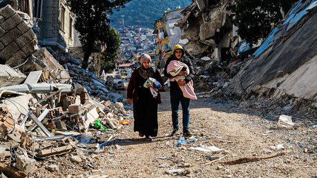Zerstörte Häuser nach dem Erdbeben in der Türkei und Syrien / © Murat Kocabas (dpa)