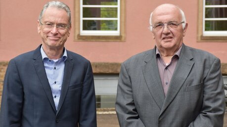 Jürgen Brauer und Ingo Hromada, Ermittler im Missbrauchsfall Dillinger, am 11. Mai 2023 in Trier. / © Anna Fries (KNA)