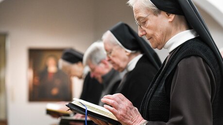 Ordensfrauen haben sich zur gottgeweihten Keuschheit verpflichtet. / © Harald Oppitz (KNA)