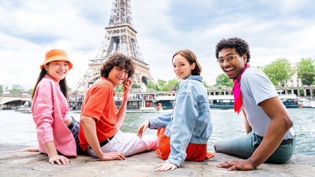 Symbolbild Jugendliche in Paris / © oneinchpunch (shutterstock)