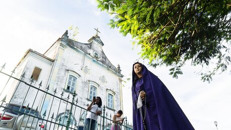 Prozession mit einer Marienfigur / © ThalesAntonio (shutterstock)