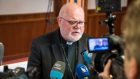 Kardinal Marx stellt sich den Fragen der Presse / © Ottersbach (DR)