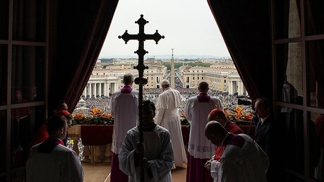 Papst Franziskus spendet den Segen "Urbi et orbi" / © Vatican Media (KNA)
