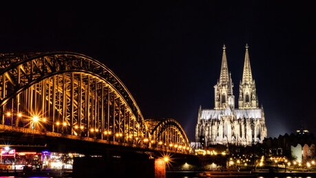 Rheinboulevard in Köln mit Blick auf den Dom / © Rolf Vennenbernd (dpa)