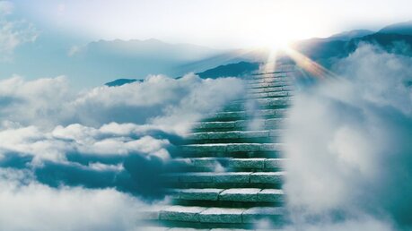 Symbolbild "Stairway to Heaven" / © somsak nitimongkolchai (shutterstock)