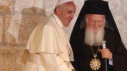 Papst Franziskus und Patriarch Bartholomäus I. (dpa)