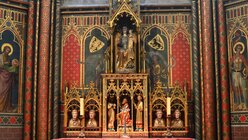 Kunstsammler Alexander Schnütgen schenkte dem Dom die gotische Marienfigur. Sie steht auf dem von Wilhelm Mengelberg geschaffenen Altar. / © Beatrice Tomasetti (DR)